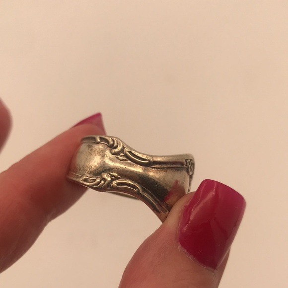Vintage 1970's Spoon Ring Size 8 w/ Floral Motif - Picture 2 of 6